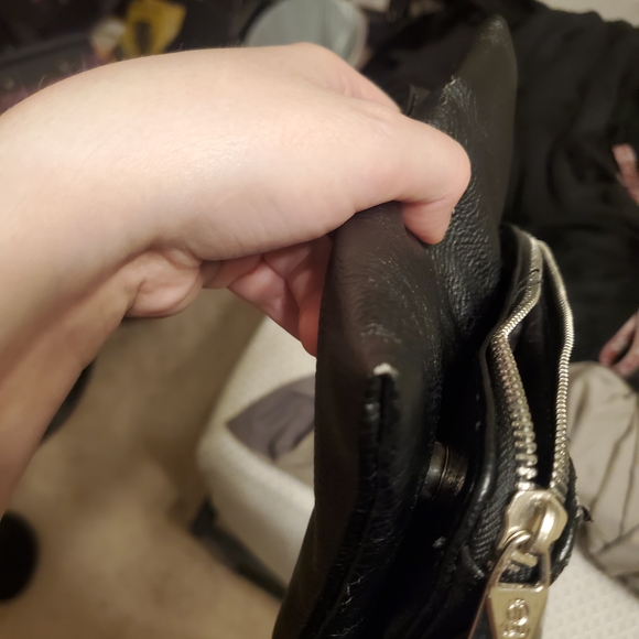 Jennifer Lopez Black Leather Wristlet with Silver Chain - Picture 8 of 10